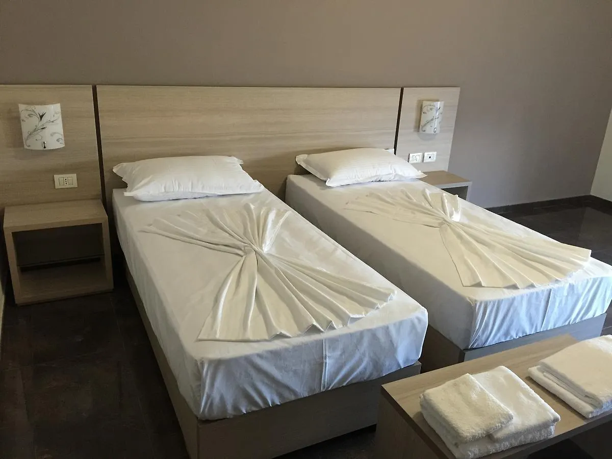 דורס Herges Hotel 3*,